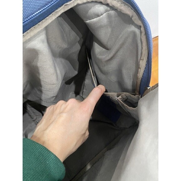 Victorinox Traveler Black 15” Wheeled Luggage Carry On Bag Black Nylon Canvas - Picture 10 of 16